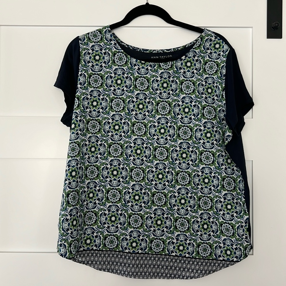 Ann Taylor T-Shirt